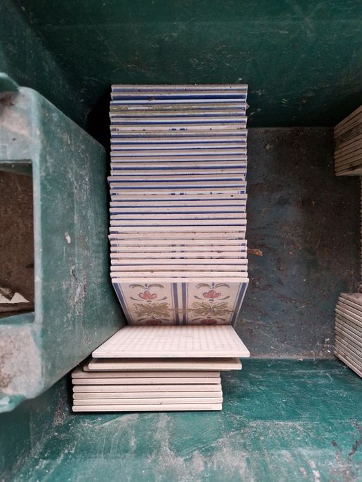 Vendo azulejos antigos