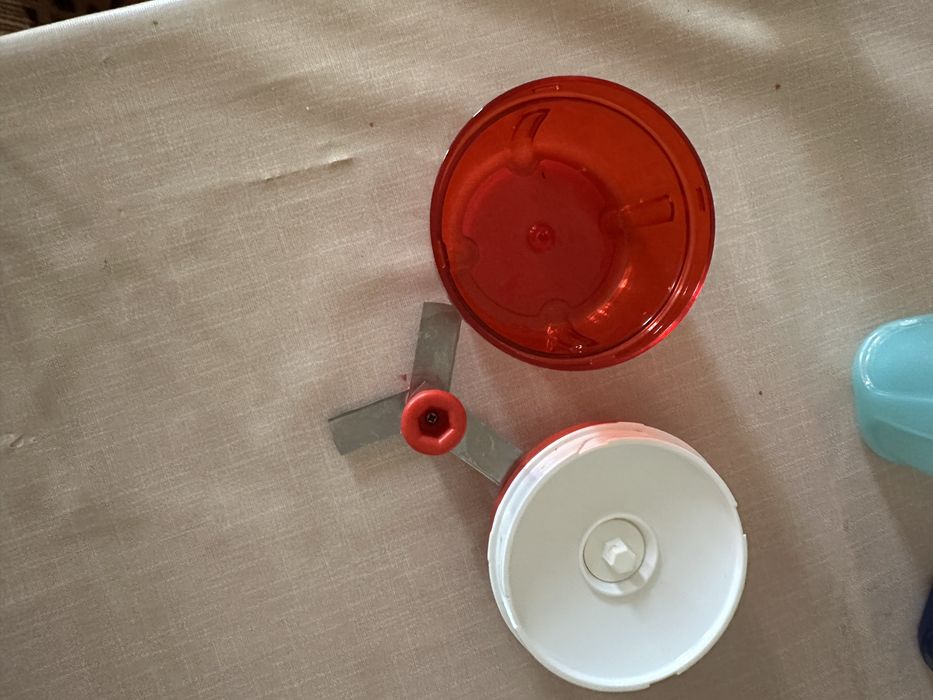 Tupperware измельчитель и бутылки