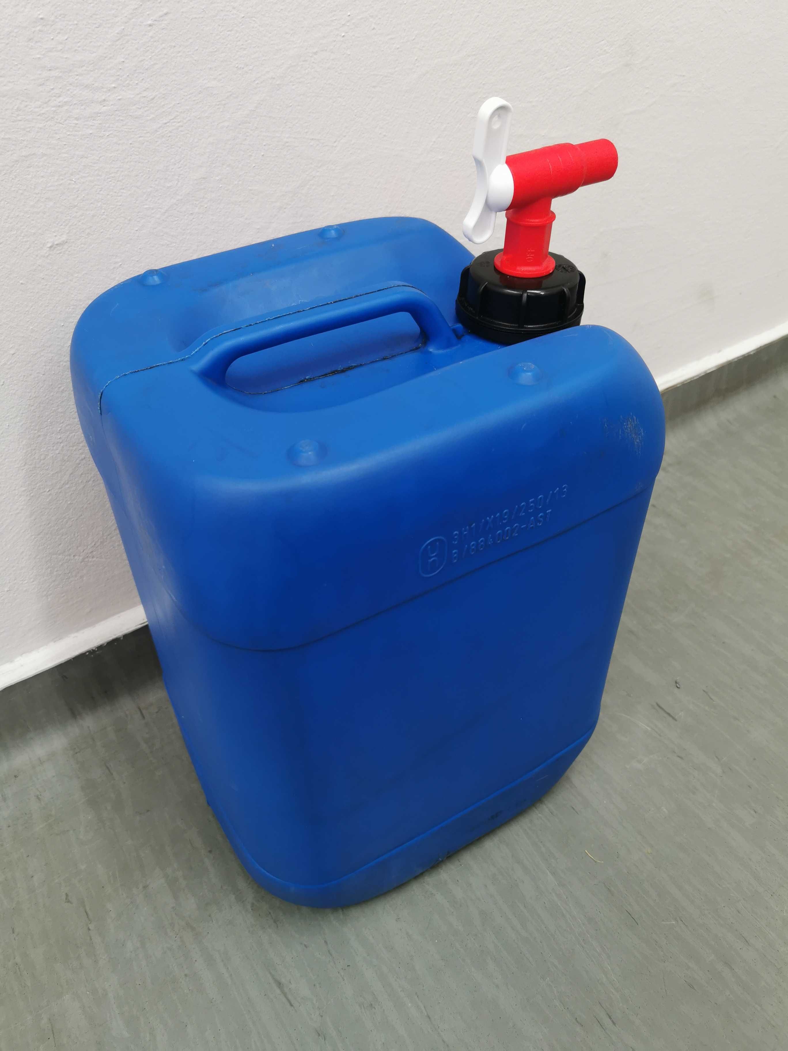 Pojemnik beczka z kranikiem 20 L