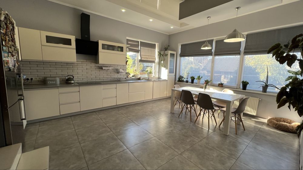 Продається будинок у центрі міста Стрий