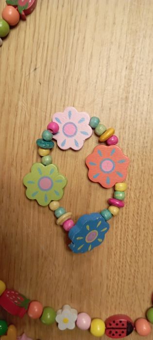 Zestaw biżuterii dla dziecka z drewna