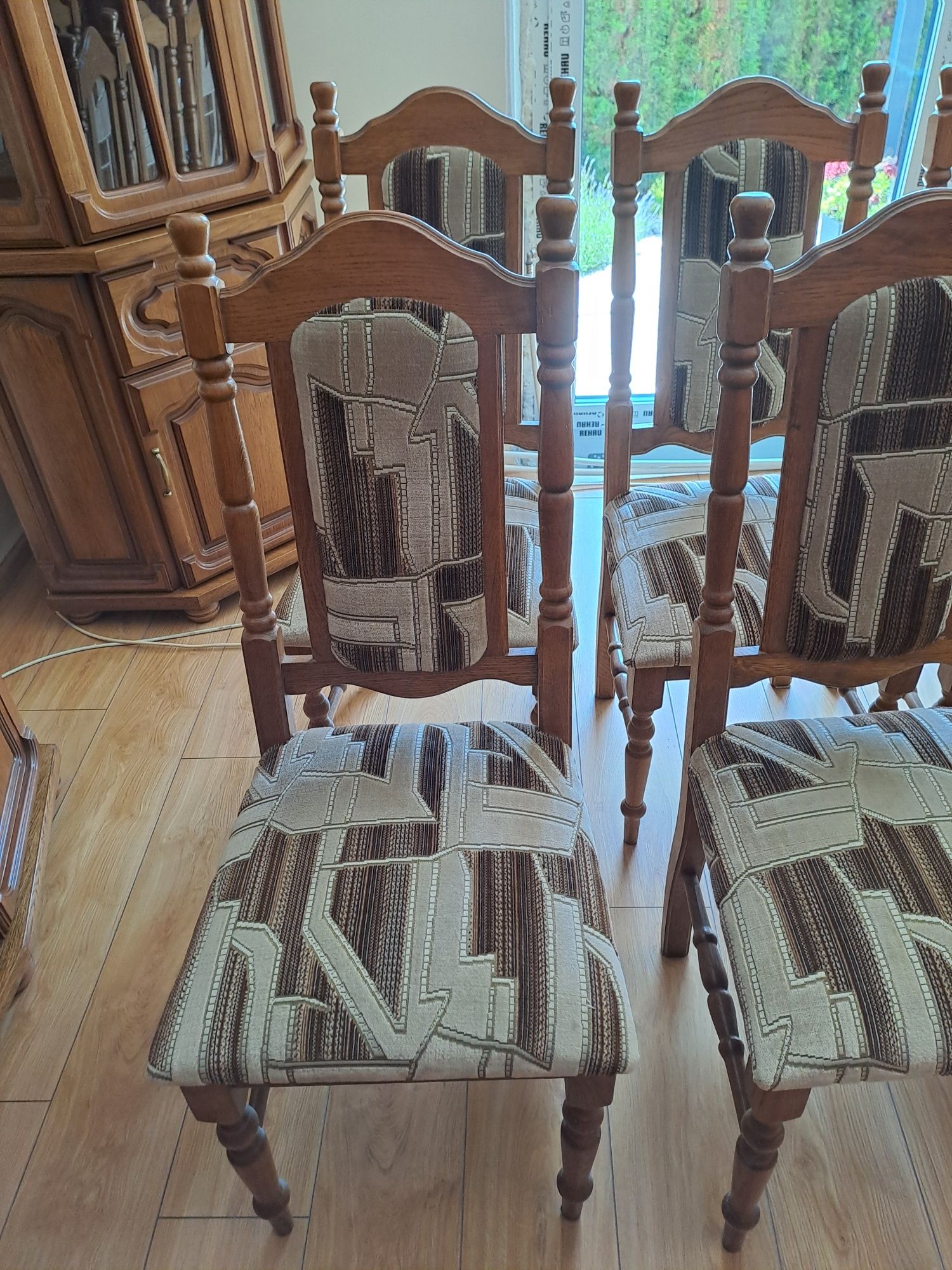 Meble stylizowane + sofa + stół z krzesłami