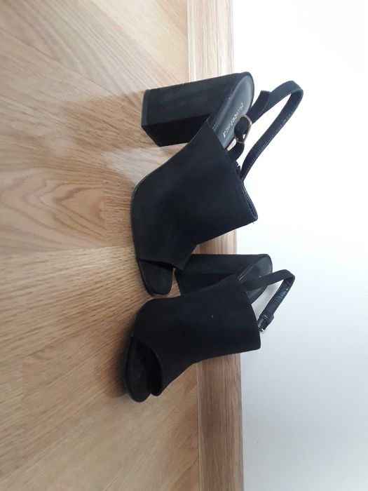 Sandałki na wysokim obcasie