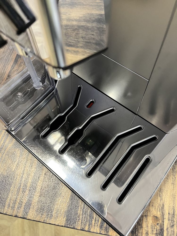 Кавомашина Кавоварка Delonghi Primadonna Clas