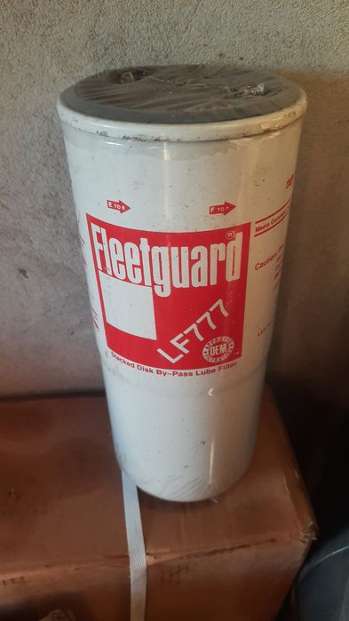 Фільтри масляниі Fleetguard LF670 та FL777
