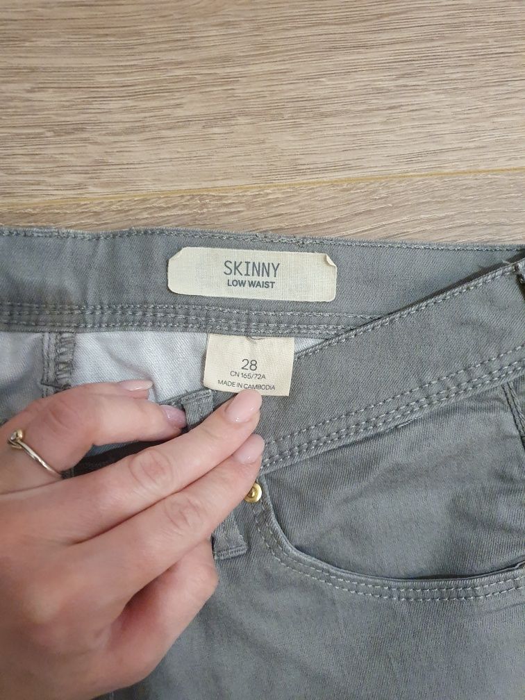 Szare jeansy skinny