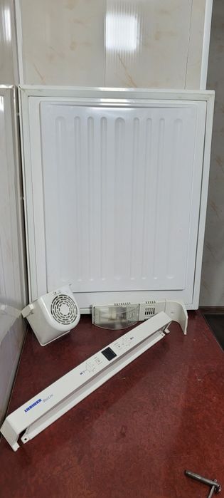 Продам с не работающего холодильника Libher  CP 3503  запасные части