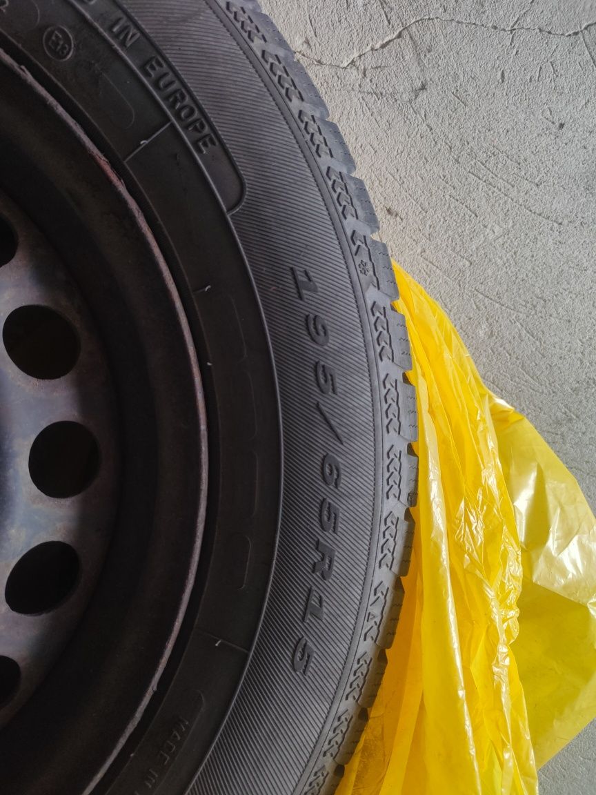 Sprzedam 5 felg stalowych 15" 5x112  z oponami zimowymi i kołpaki VW