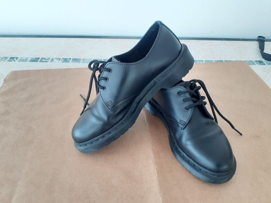 Sapato Doc Martens preto 39