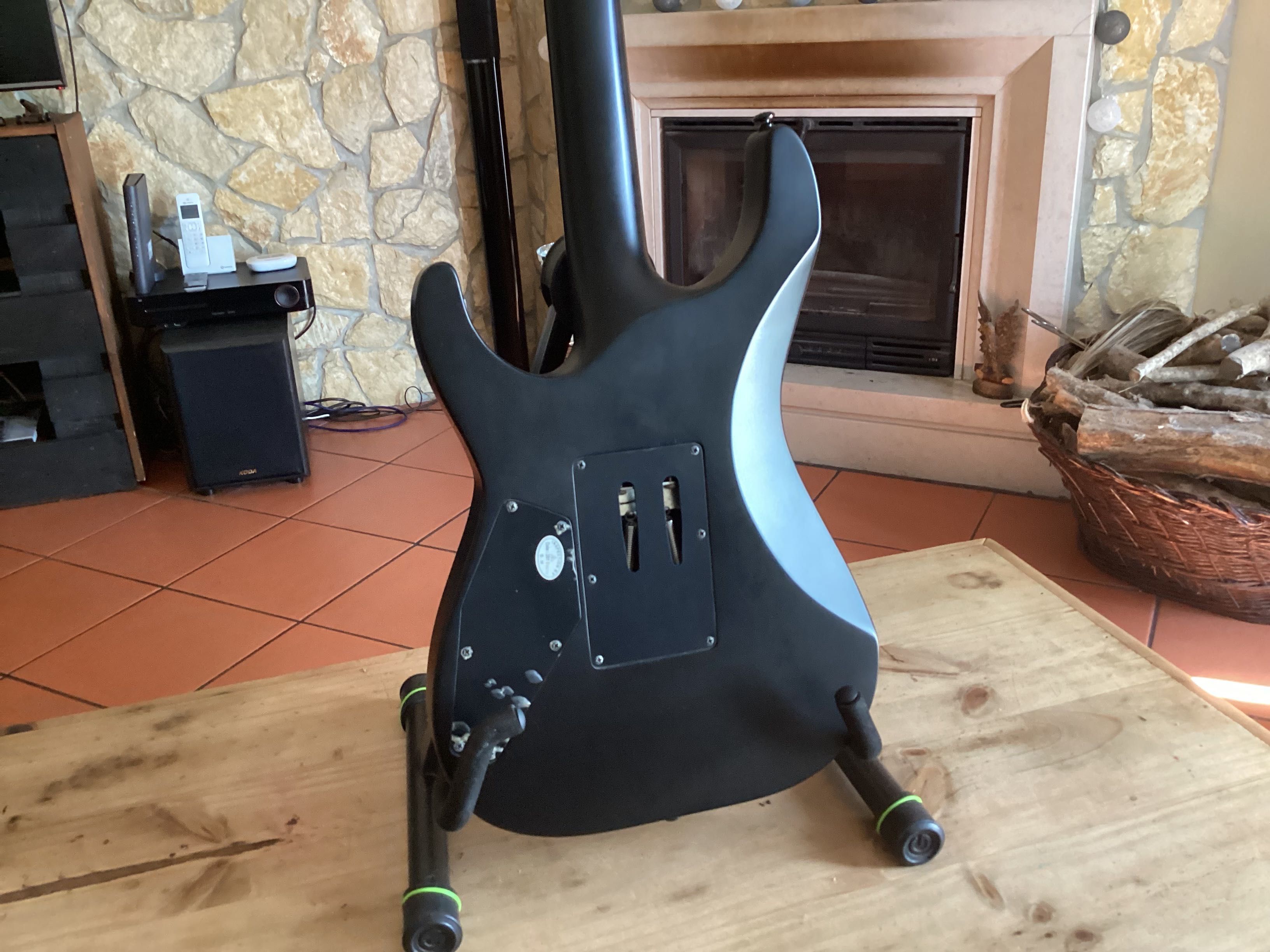 Esp Ltd black metal floyd rose