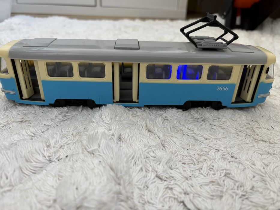 Машинки іграшкові, трамвай, поліцейська машина і тп