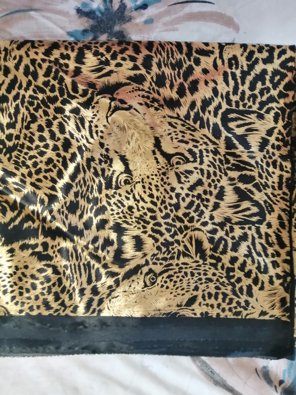 Продам дорогой леопардово-золотой отрез ткани 3.05 * 1.20 м