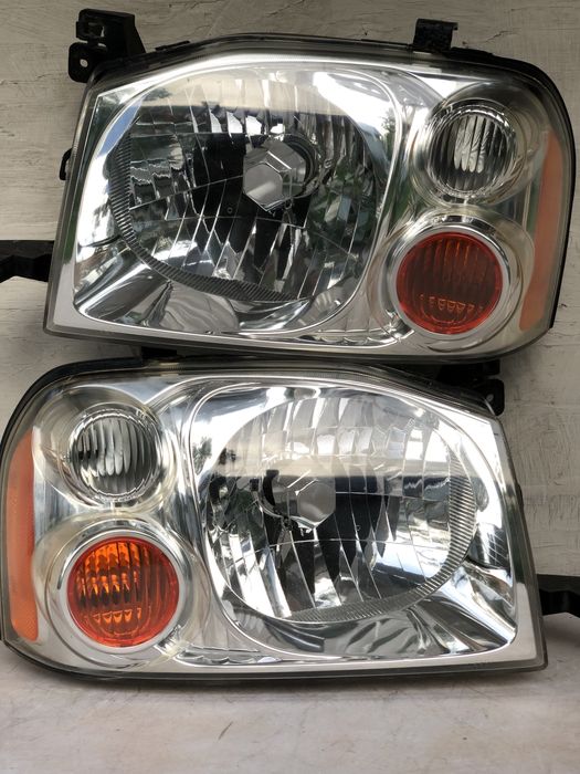 Фара ліва права Nissan Navara D22 koito