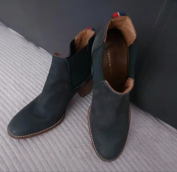 Tommy Hilfiger skórzane botki 38