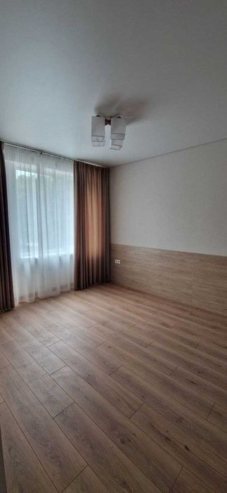 Продам квартиру у  ЖК "Вертикаль" з частковим ремонтом