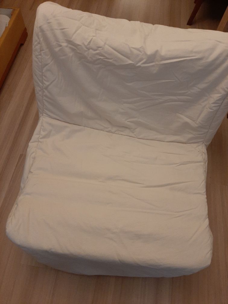 Łóżko  polowe,  pokojowe  skladane z materacem