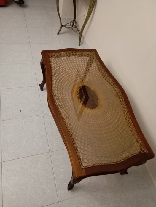 Mesa de centro em palhinha