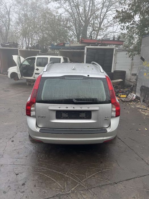 Крило Volvo v50 Розборка Вольво в50