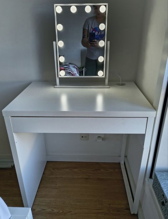 Secretaria e espelho led
