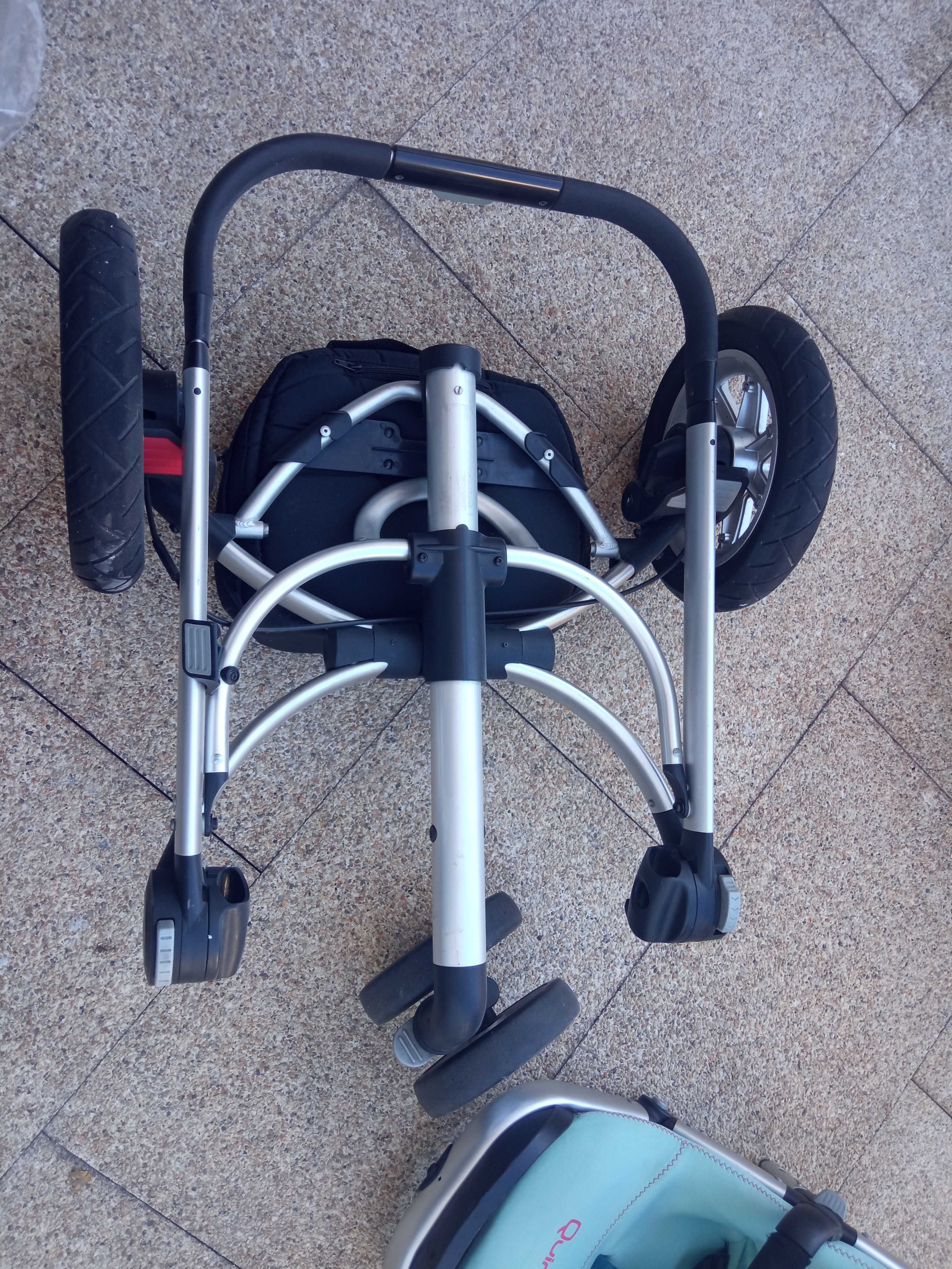 Carrinho de passeio de bebé Quinny Buzz com alcofa