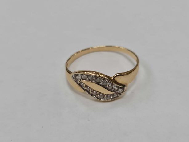 Złoty pierścionek/ 585/ 1.76 gram/ R18/ Cyrkonie