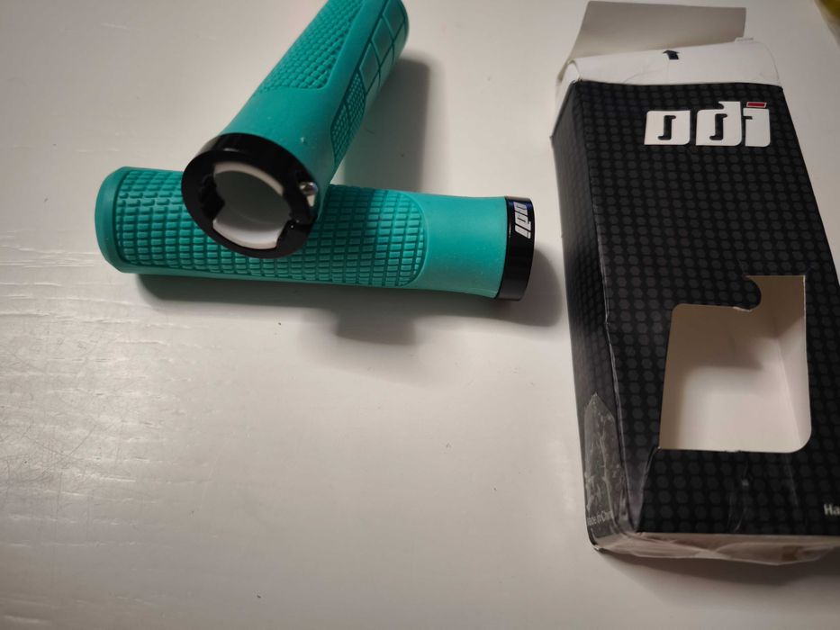 Gripy,uchwyty,rączki ODI PAS,L+P,130/22,1xALU guma,rower,hulajnoga