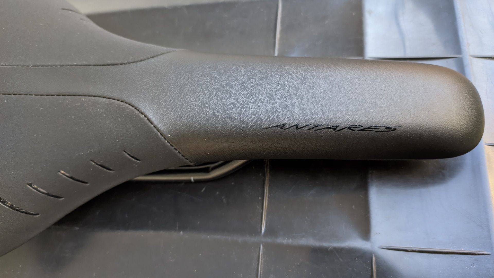 Selim Fizik Antares R7 preto, novo