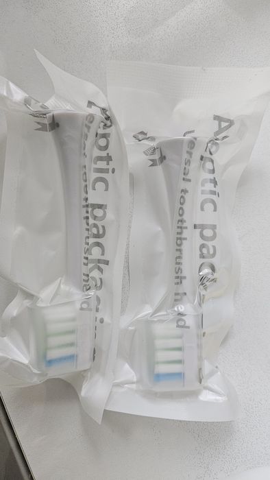 Продам 2 сменные щетки для зубной щетки soocas