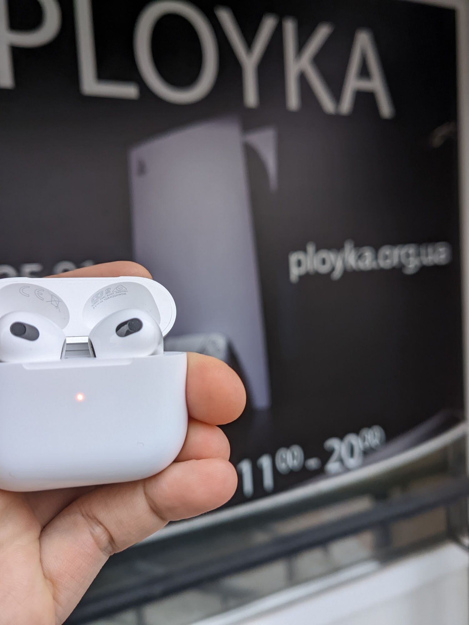 Магазин. Правий, Лівий навушник Apple AirPods 3.
