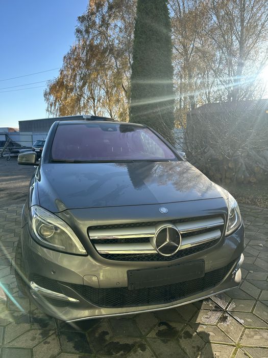 Капот крило батарея полуось салон фара бампер w242 w246 b class розбор