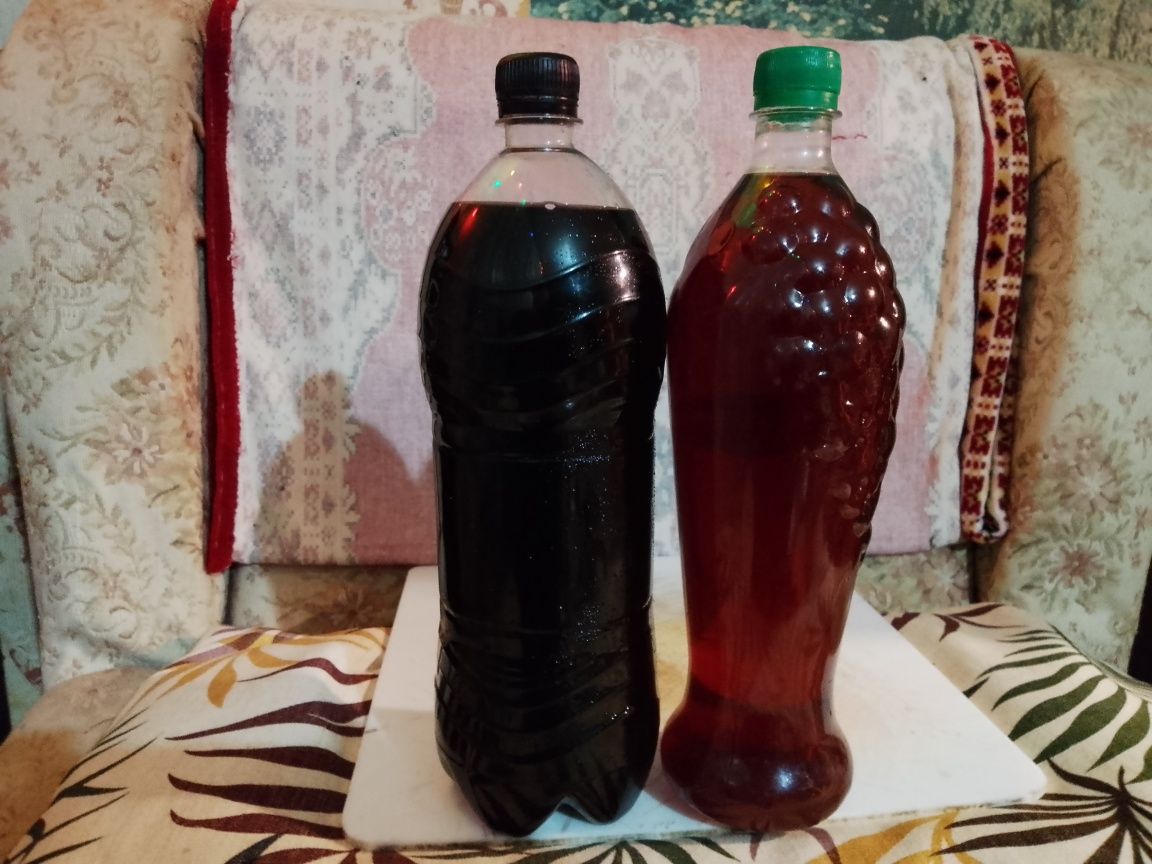 Виноградный сок из сортового винограда .