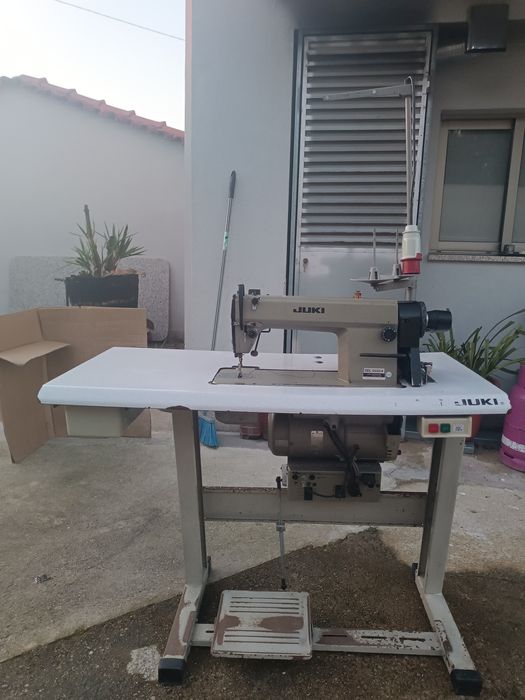 Máquina de ponto corrido Juki