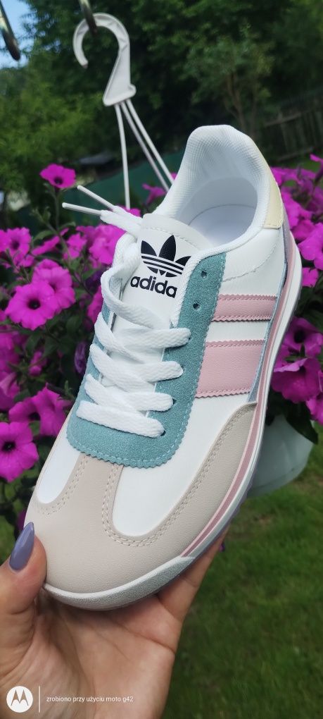 Piękne adidasy damskie -mlodzieżowe