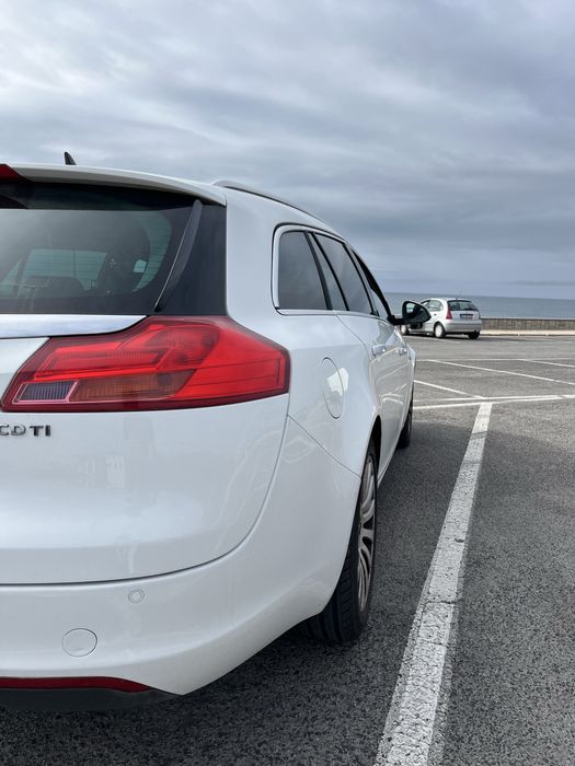 Opel Insignia CDTI {2.0}