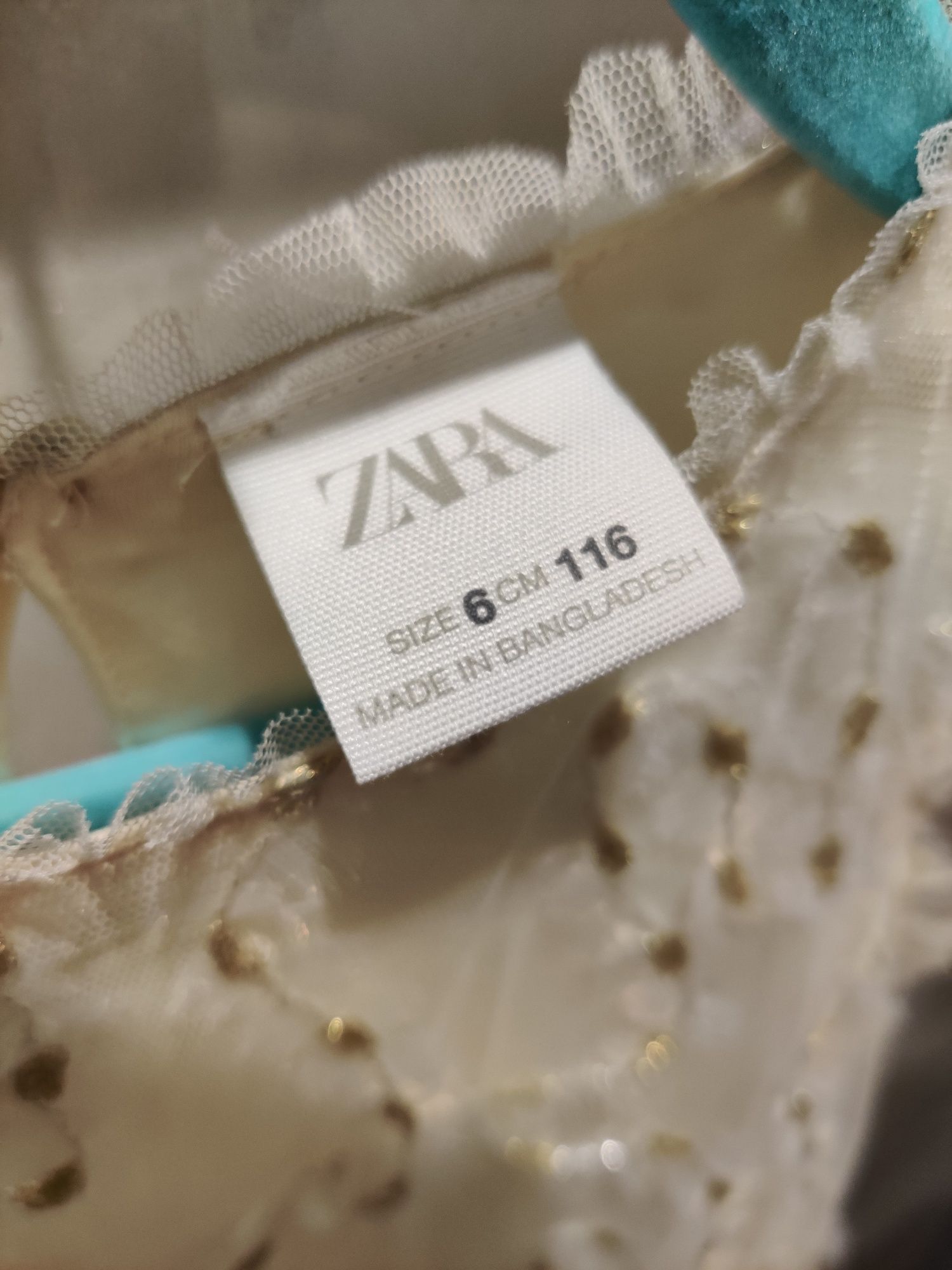 Sukienka Zara 116 kremowa ze złotem