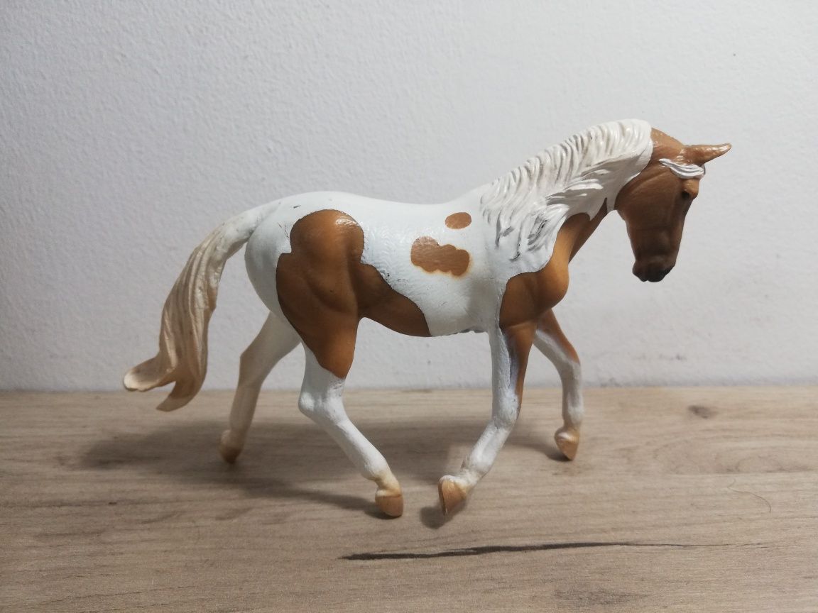 CollectA 88692 - Klacz pinto maści srokatej palomino koń