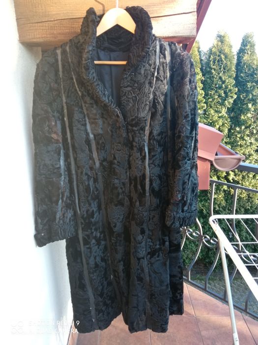 Futro czarne piękne prawdziwe od karakuły ze wstawkami ze skóry  L/XL
