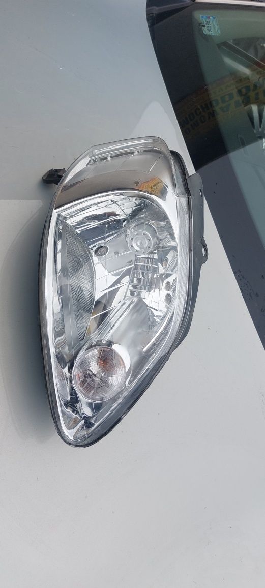 Reflektor lampa prawa przednia volkswagen Fox