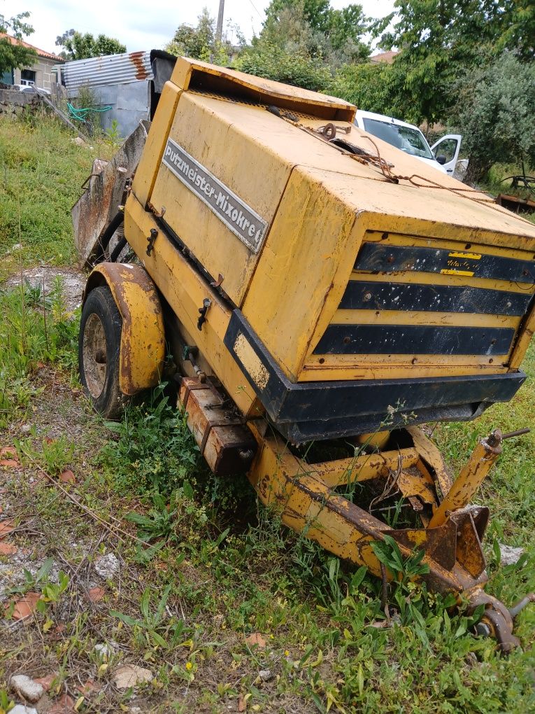 Maquina de bombar betão