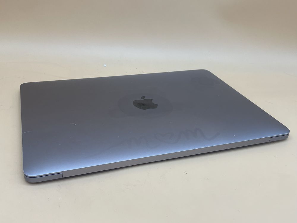 Macbook pro 2018 13.3 8gb  256 gb ssd i5 touchbar