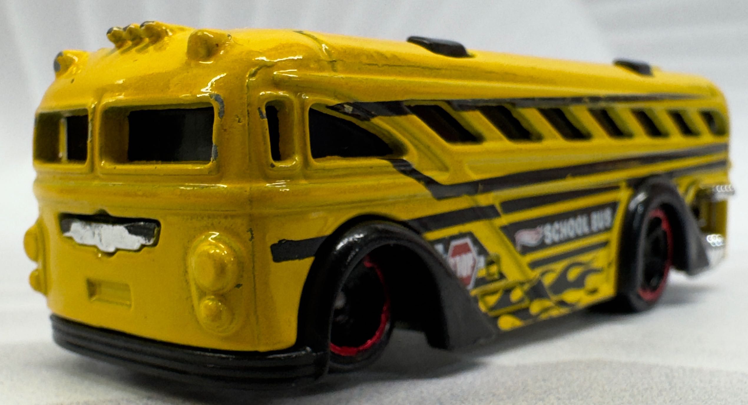 Колекційна машинка 2000 Hot Wheels Surfin School Bus Yellow