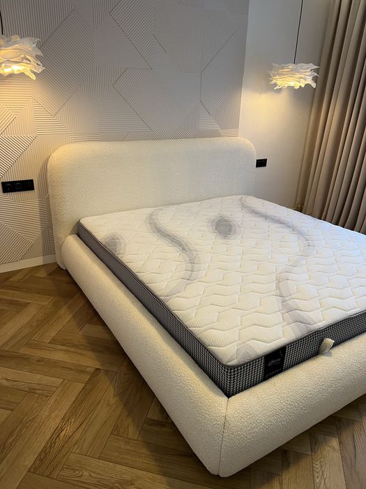 Ліжко в наявності. 160/200см.