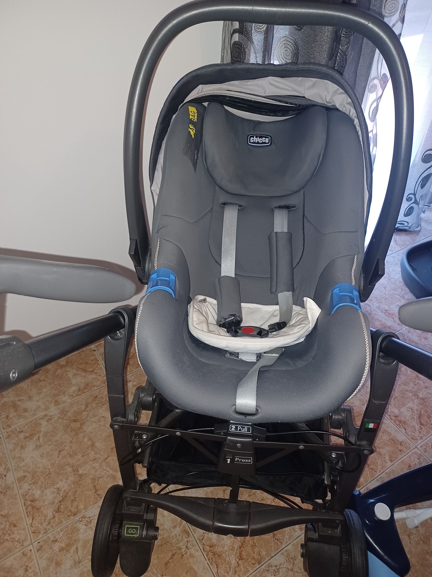 Trio Carrinho de bebe com algumas marcas de uso