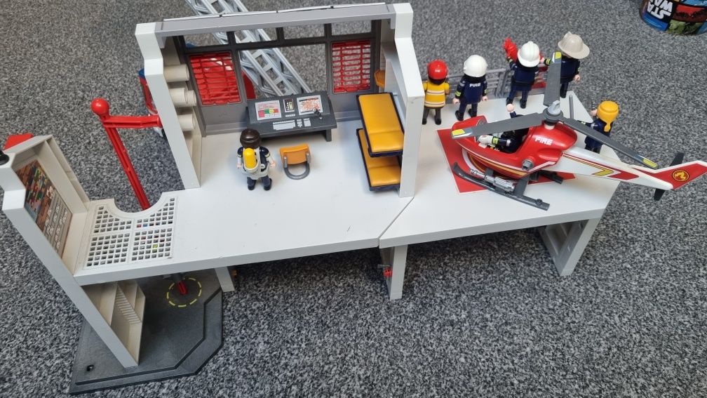 Mega zestaw Remiza strażacka wóz strażacki Playmobil
