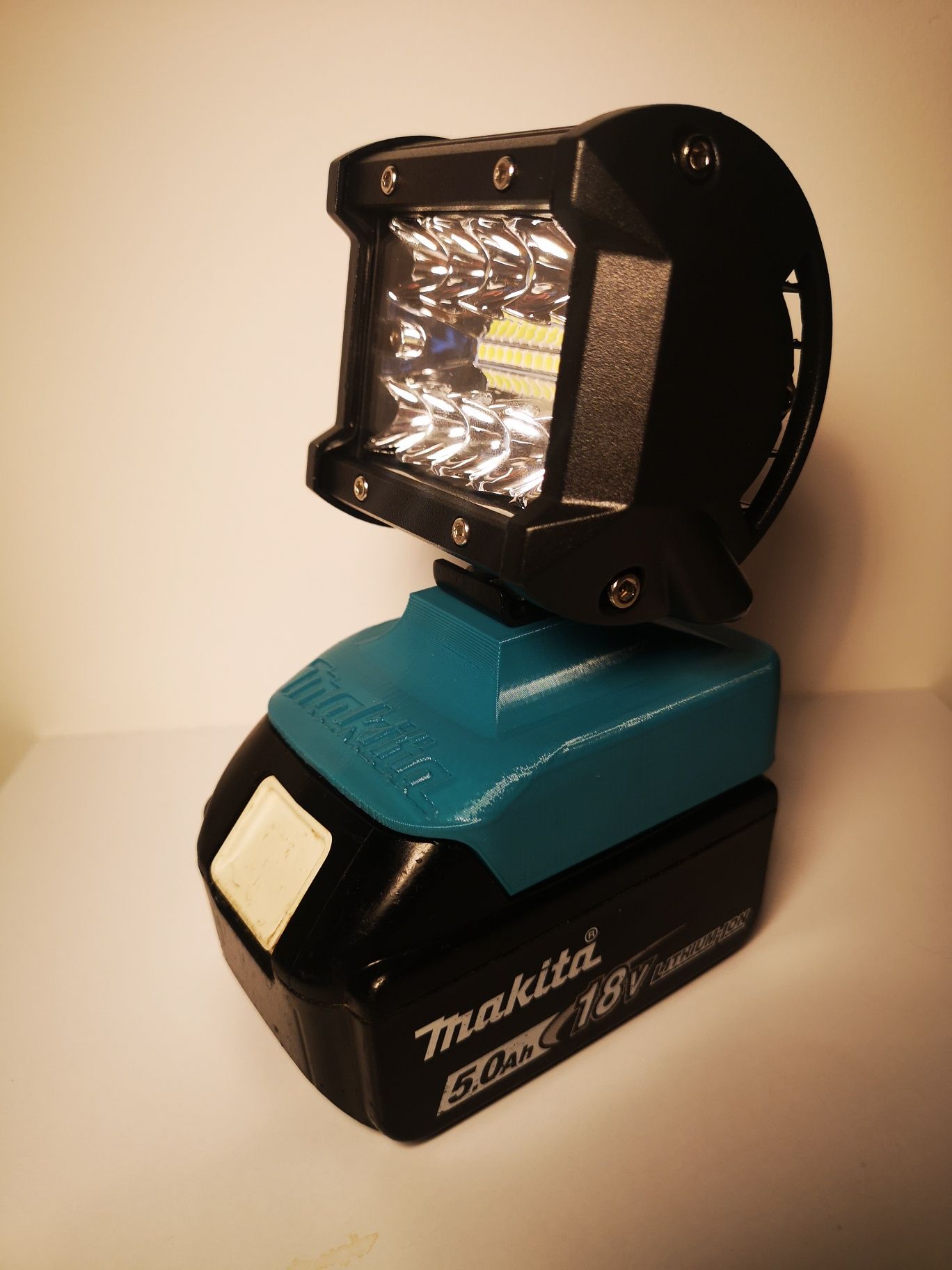 Makita Bosch  Milwaukee Dewalt lampa Led z adapterem do akumulatorów
