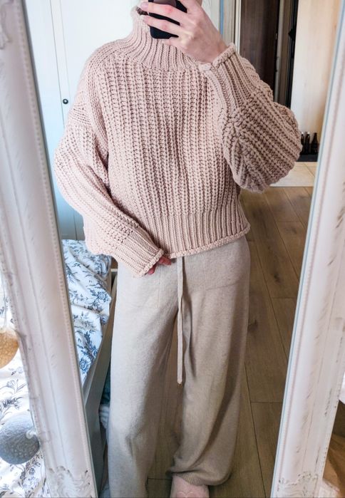 Sweter oversize pudrowy róż z dodatkiem wełny