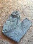Jeansy z przetarciami mom fit hm