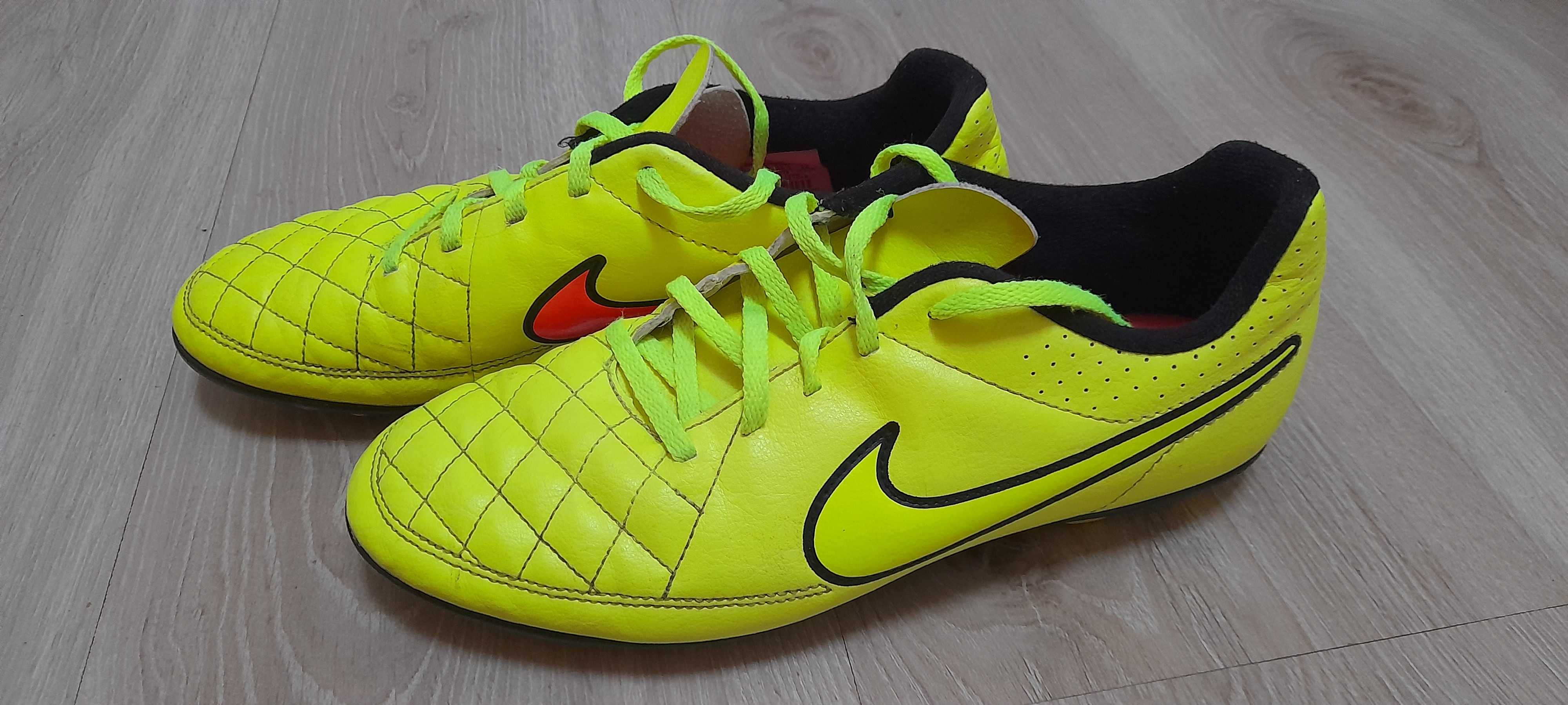 Buty piłkarskie korki Nike Tiempo  rozm. 38,5 skóra