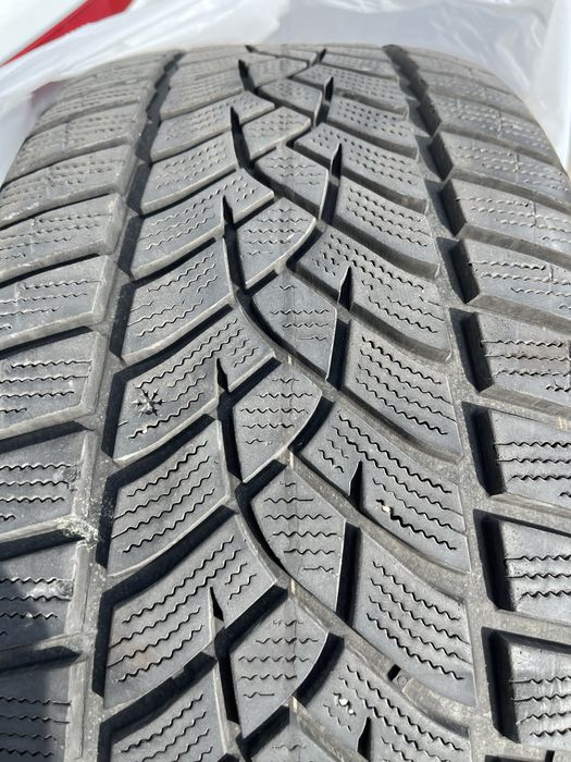 Opony zimowe 235/50R17 100V Goodyear - komplet x4