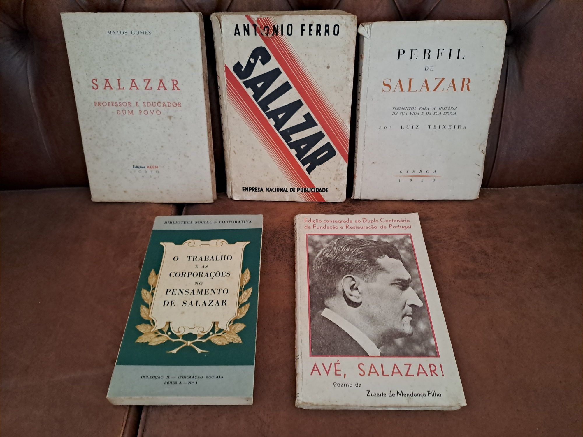 Vários livros sobre António Oliveira Salazar